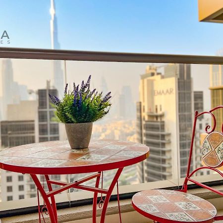 Mira Holiday Homes - Lovely Studio With Burj Khalifa View ดูไบ ภายนอก รูปภาพ