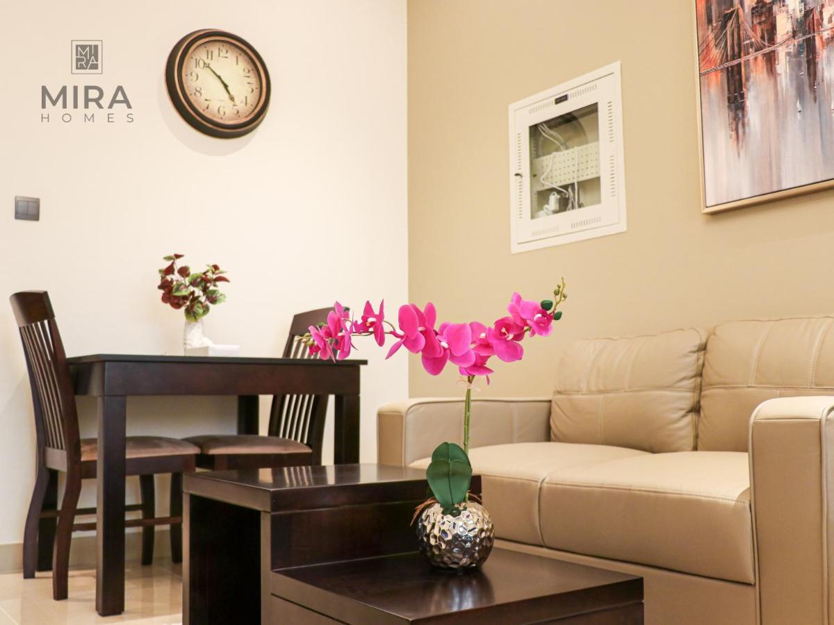 Mira Holiday Homes - Lovely Studio With Burj Khalifa View ดูไบ ภายนอก รูปภาพ